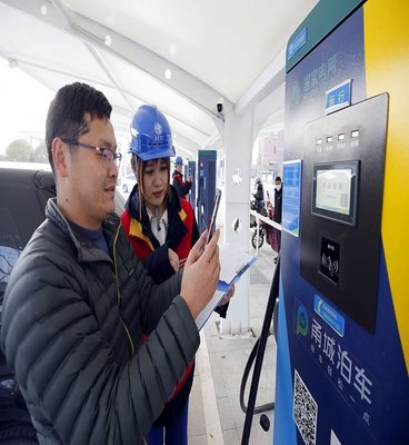 寧波首個兩用智慧充電站投用 一邊快充電動汽車，一邊服務非機動車新探索的多重價值與實踐風險